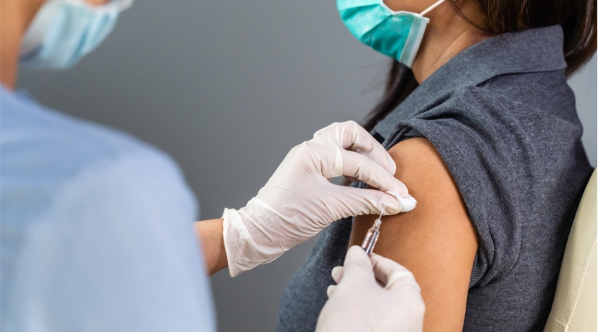 Πλεύρης : Από αρχές Οκτωβρίου τα εμβόλια για τις μεταλλάξεις του κορωνοϊού Ο4 και Ο5